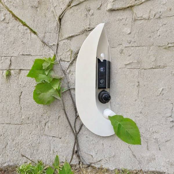 Installation de détecteurs extérieurs avec prise de photo pour sécuriser une villa à Aix-en-Provence.