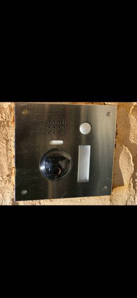 Des interphones connectés pour renforcer la sécurité dans les Bouches-du-Rhône à la Bouilladisse.