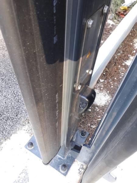 Automatiser un grand portail dans un établissement privée dans les Bouches-du-Rhône.